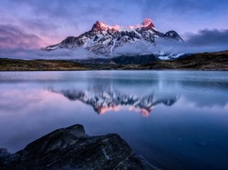 Patagonia, Góry Cordillera del Paine, Masyw Torres del Paine, Park Narodowy Torres del Paine, Chile, Jezioro Pehoé